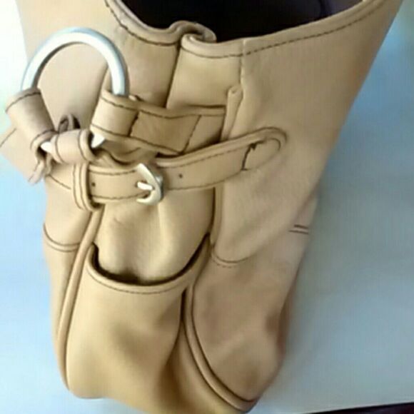 Beautiful Large  Bag in Classic Camel - Picture 5 of 5